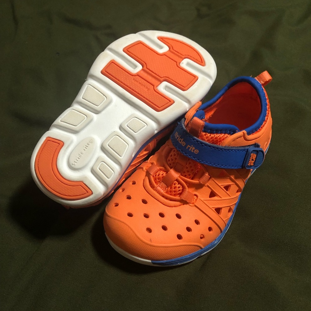 EUC Stride Rite Made 2 Play Toddler Size 7 Shoes